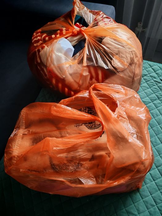 Отдам даром два пакета вещи