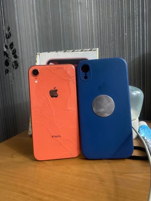 Продам айфон XR.