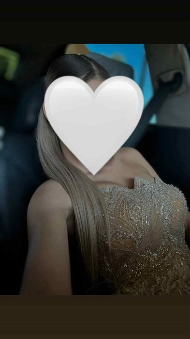 Бална рокля с пера от дизайнерката София Борисова