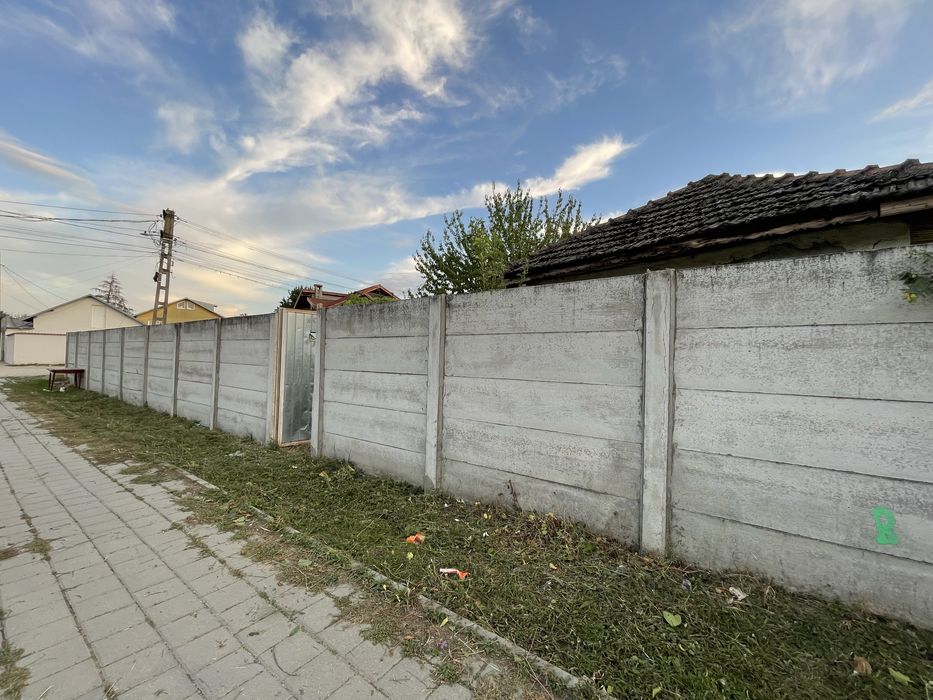 Închiriez curte plus casă nelocuibilă