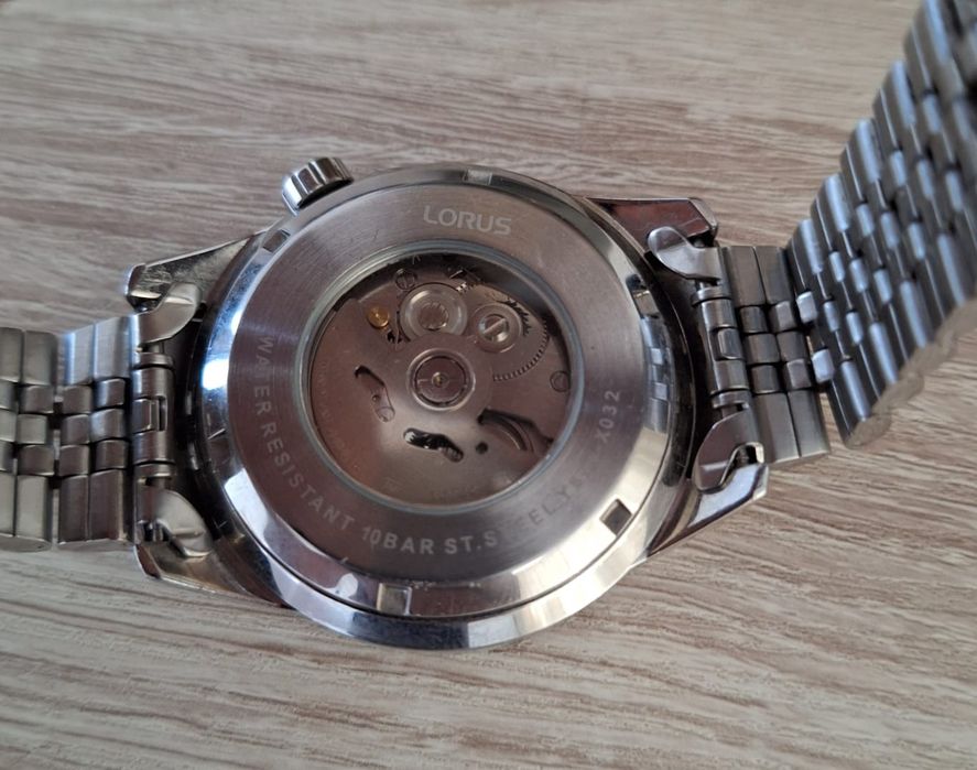 Vând ceas bărbătesc, automatic, marca Lorus