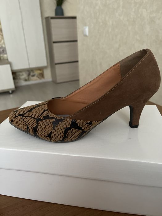 Продам туфли новые 38 размер