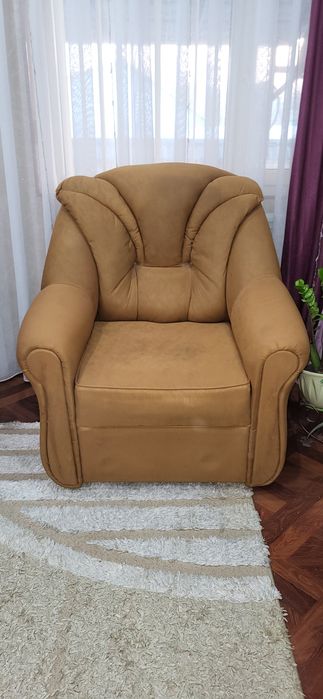 Диван с креслом и уголком