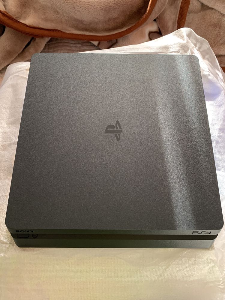 Playstation slim 500g два джестик почти новый как на фото