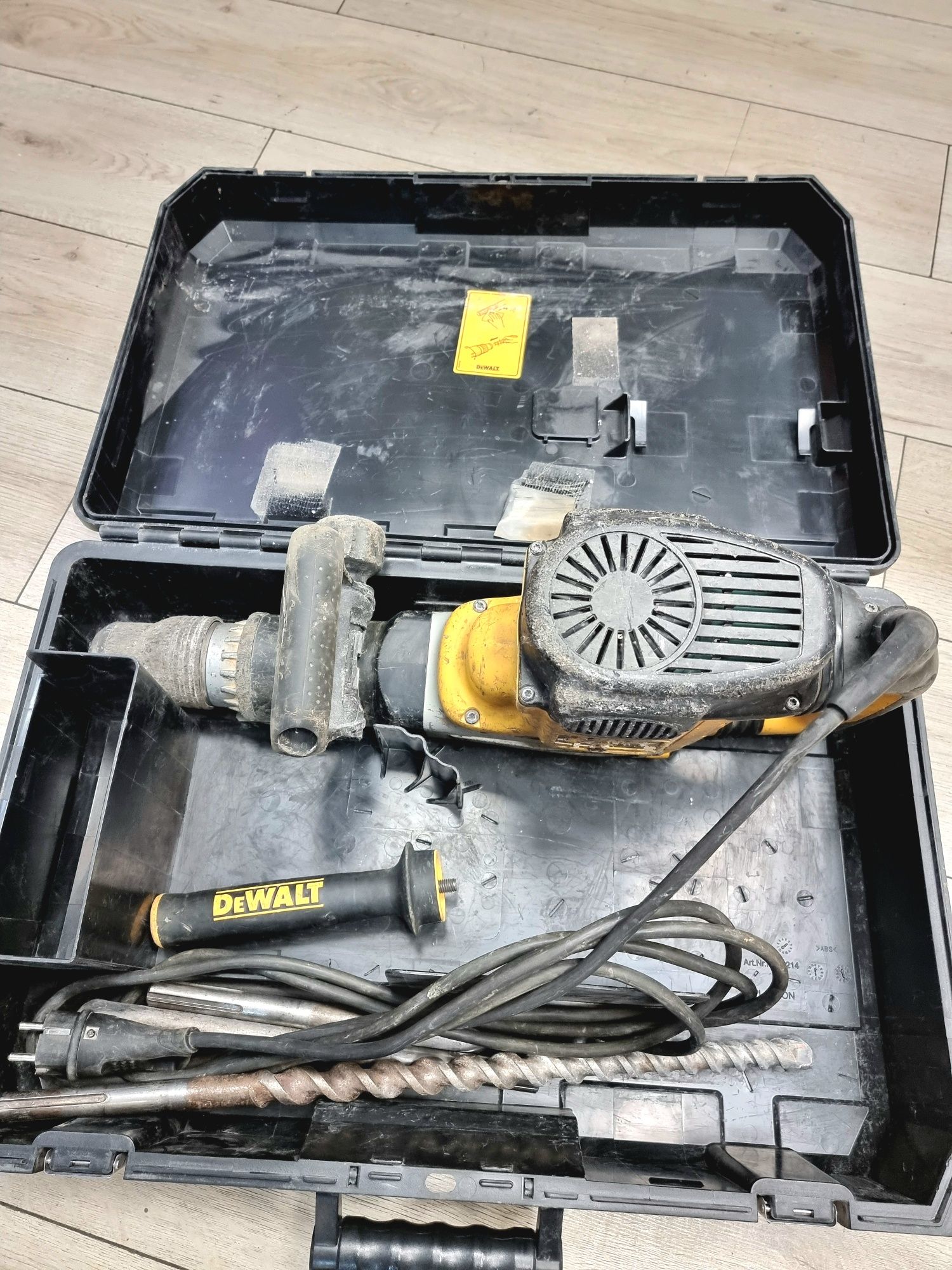 Amanet F28: Ciocan rotopercutor (Picamer) DeWalt D25762