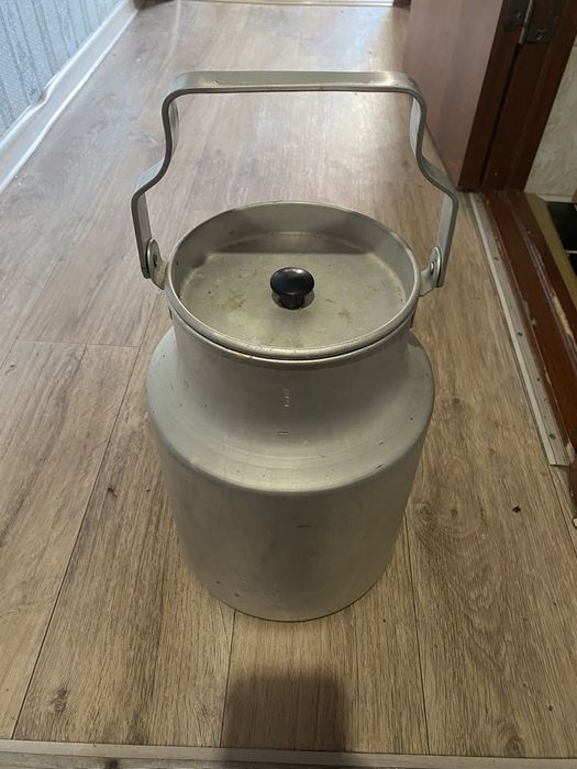Продам аллюминиевый бидон 10л