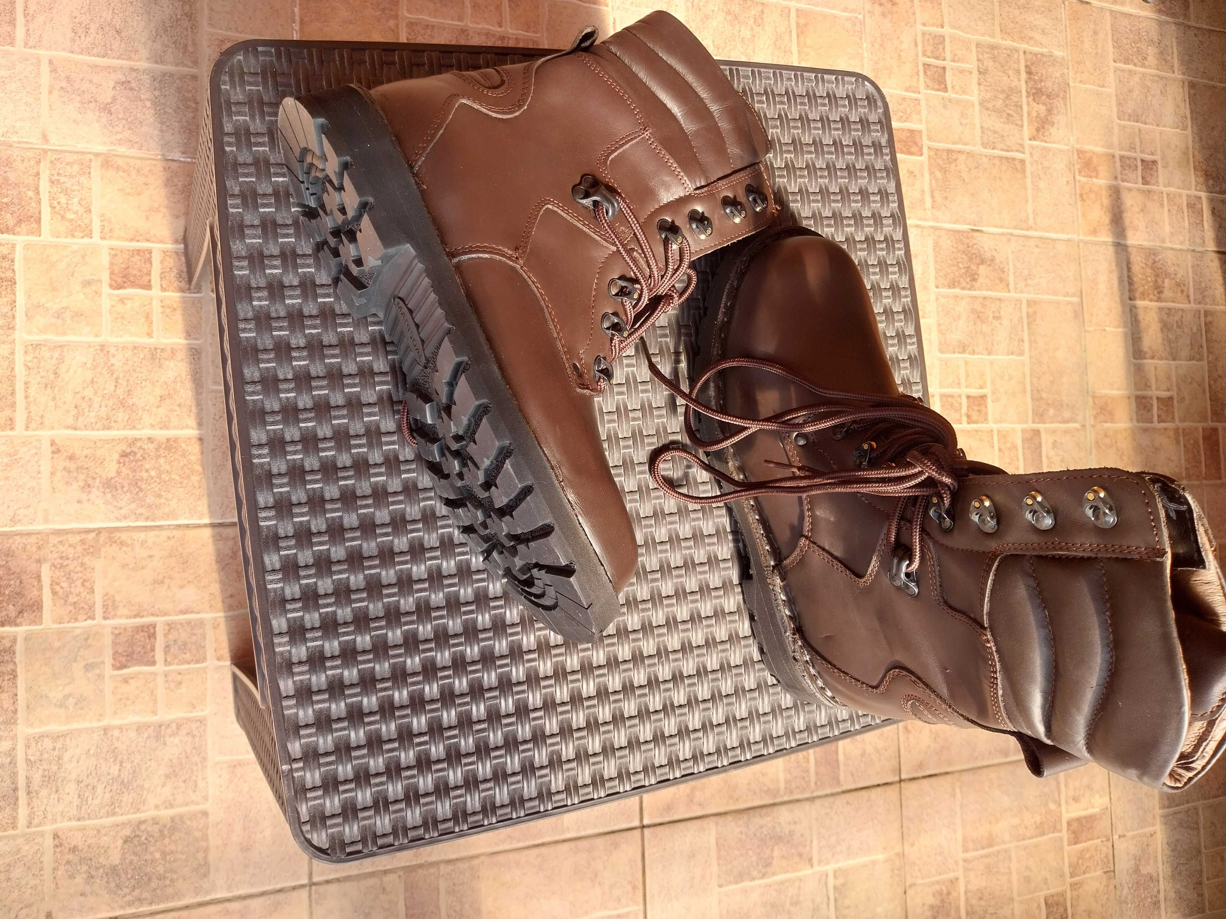 bocanci tip militar