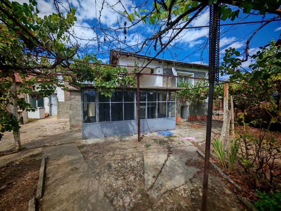 Къща с двор с.Пищигово