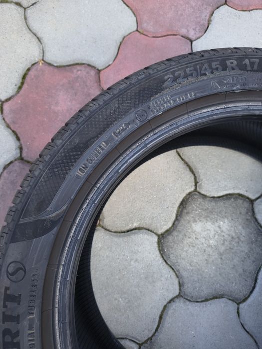 Vând 2 anvelope vara