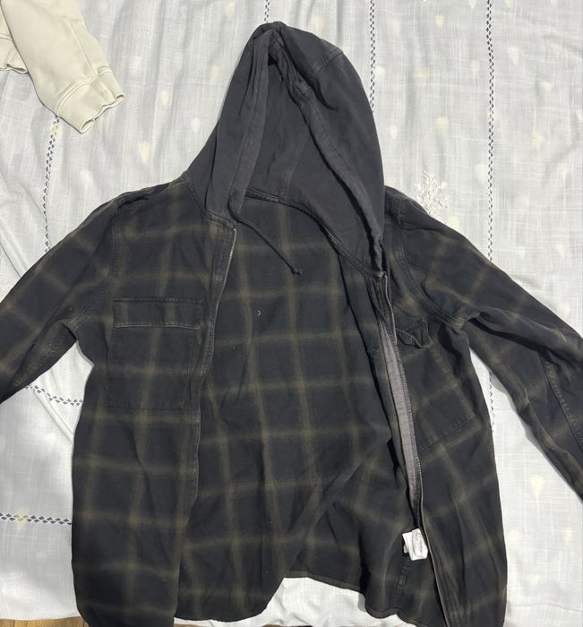 Продам б/у одежду 8-10к  тг