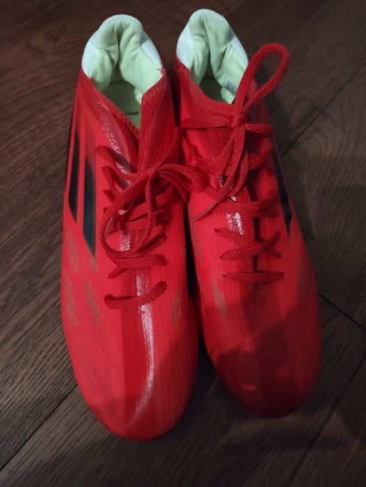 Ghete de Fotbal Adidas și Optimum