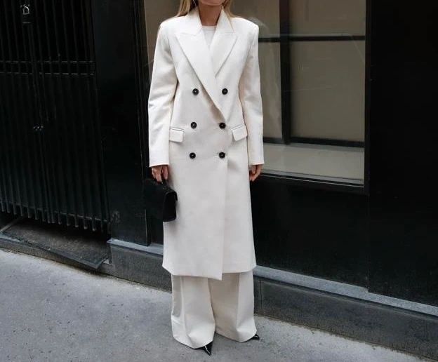 Palton lung cu buzunare crem