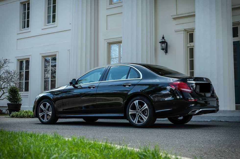 Inchiriere Mercedes E Class doar cu sofer, Masini Lux Clienti Premium