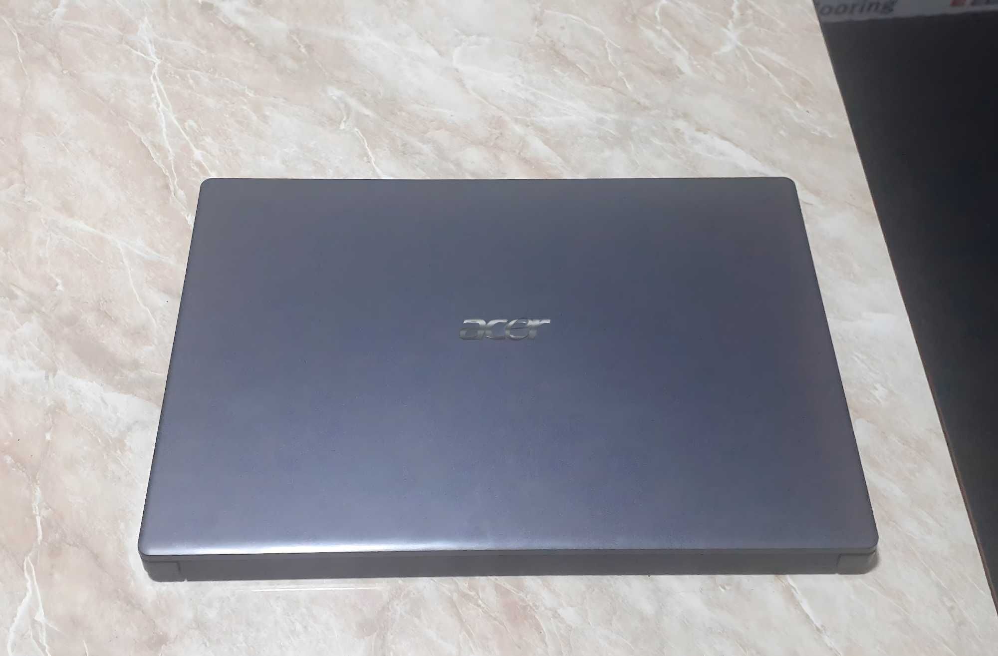 Acer Aspire 3 i7 core-10510U.