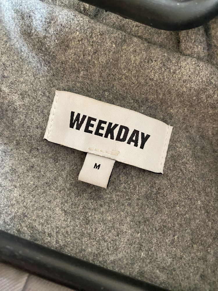 Шикозно сиво палто Weekday