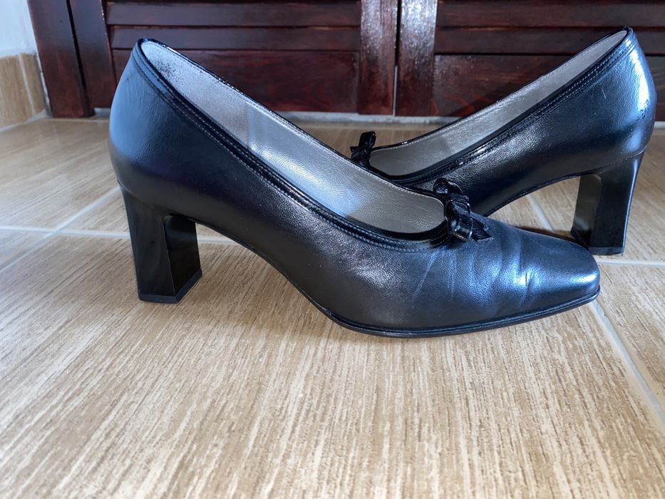 Pantofi cu toc din piele