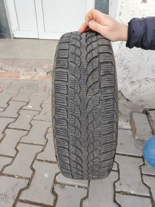 Vând cauciucuri 185/65R15