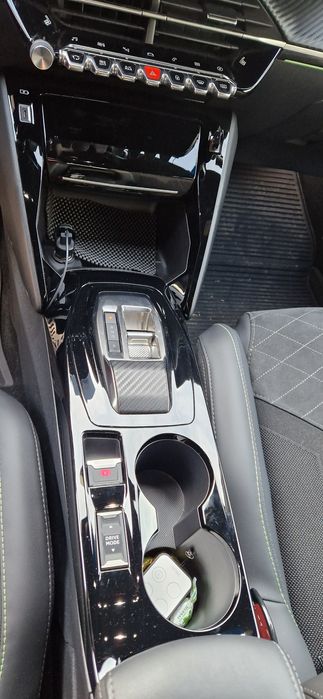 Peugeot e 208 GT full