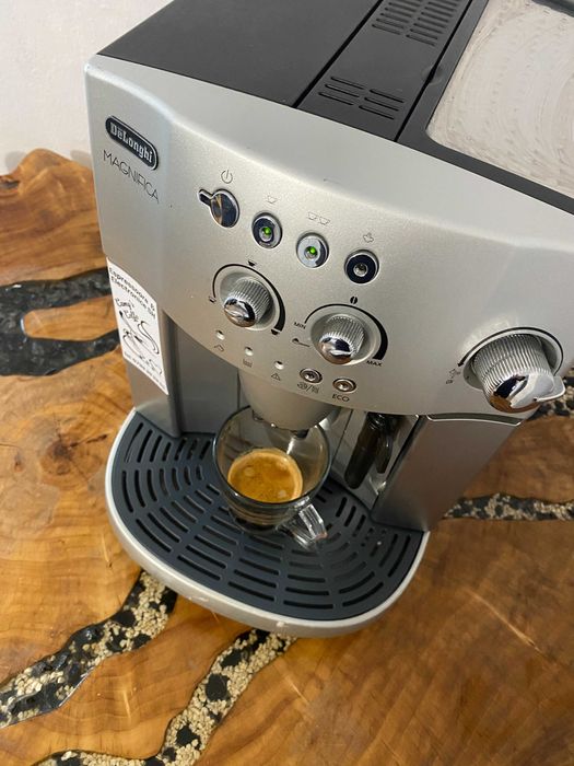 expresor / espressor cafea delonghi magnifica