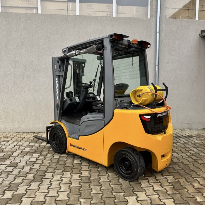 Stivuitor Jungheinrich TFG 425 GPL Triplex an 2017