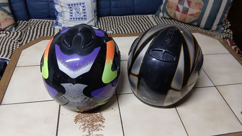 Pantaloni de piele căști moto