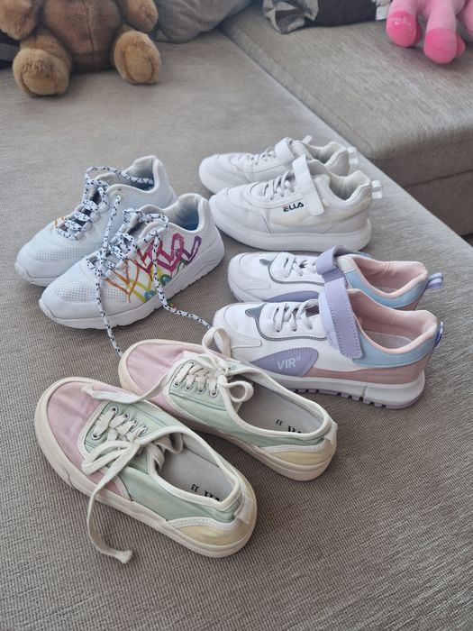 Vând lot adidas 34