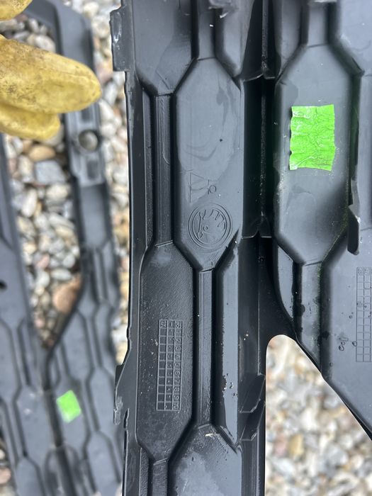 Декоративни решетки предна броня skoda oktavia 19-24