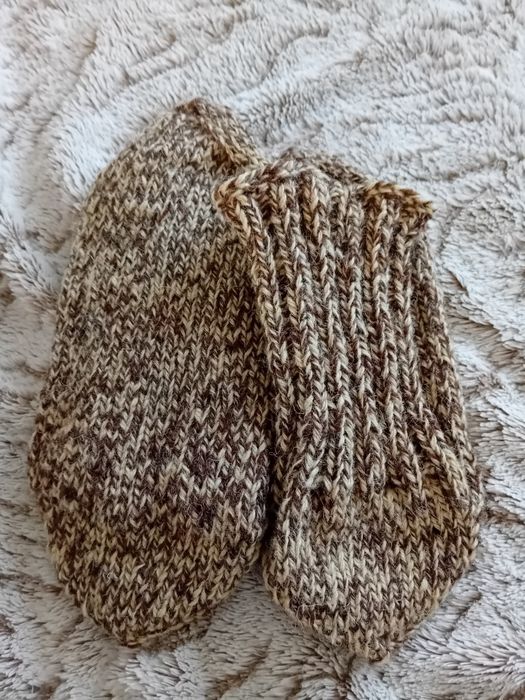 За топли крачета ръчно плетено  вълнени чорапи