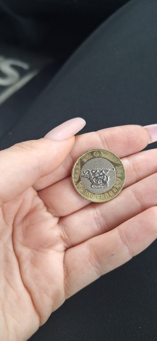 Продам монету 100