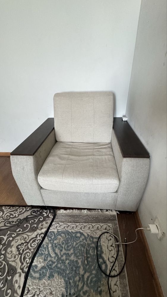 Продается диван с кресло
