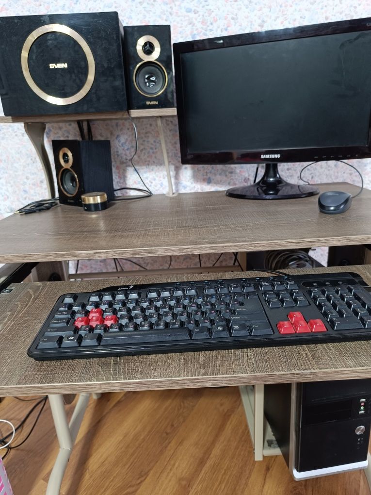 Компьютер + компьютерный стол