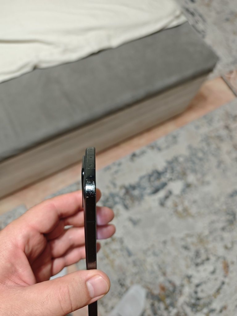 Продавам Xiaomi 13