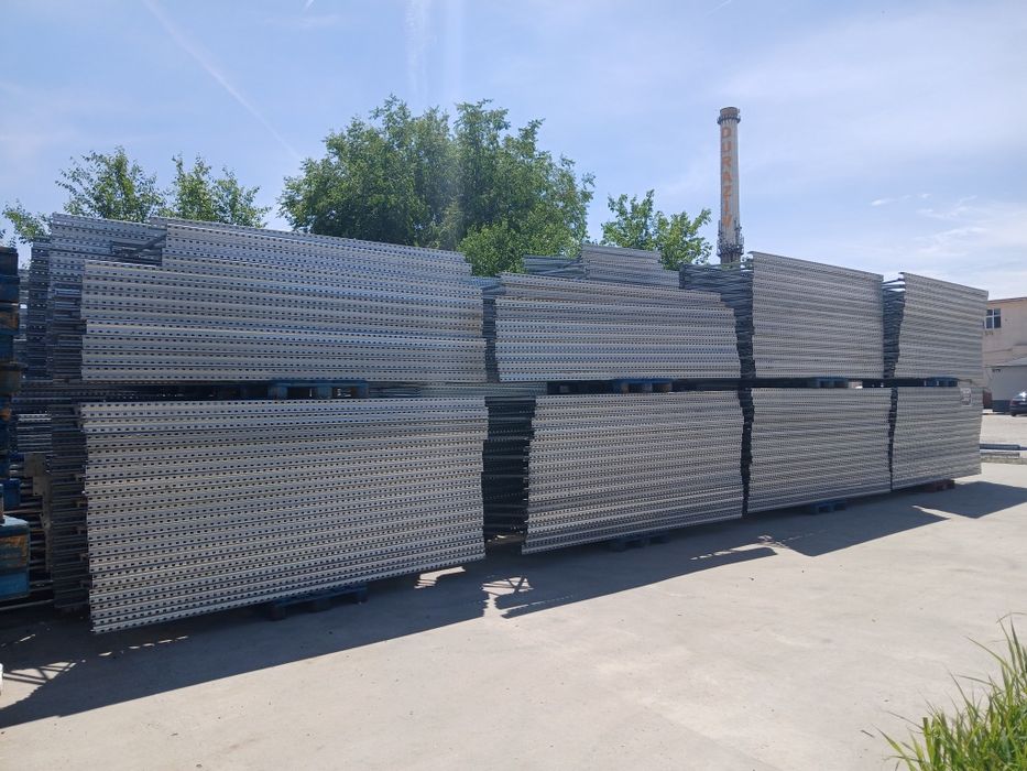 Rafturi metalice de vânzare producător Dexion picior albastru