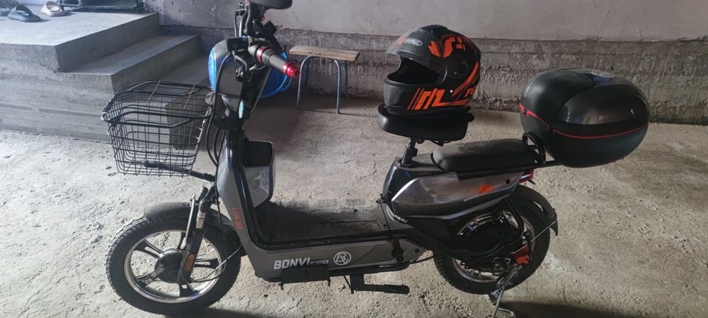 Bonvi skuter sotiladi, holati yangi