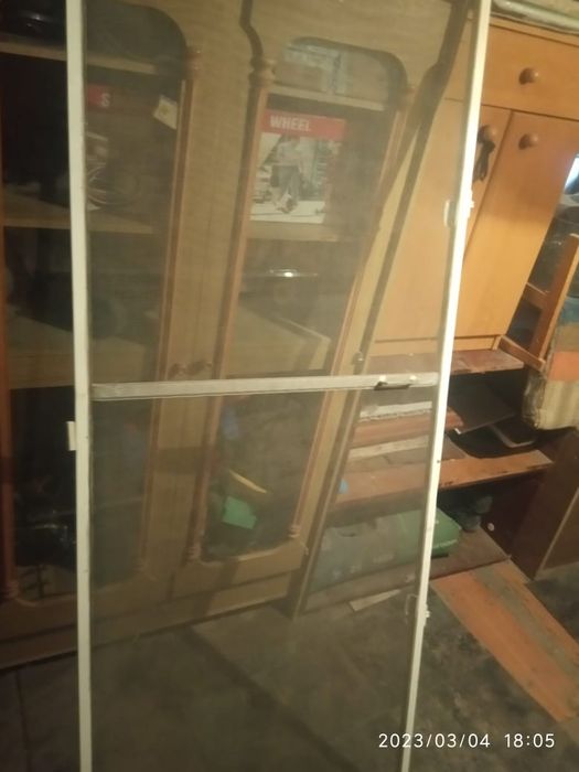 Продам москитную дверь