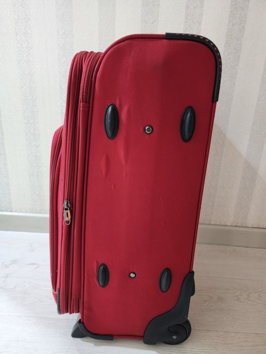 Чемодан дорожный