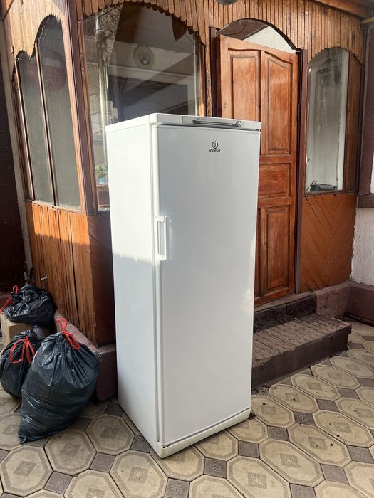 Морозильник Indesit (есть заводской брак)
