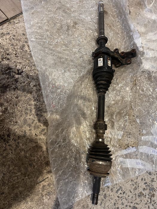 Предна дясна полуоска rav4 2.0 бензин