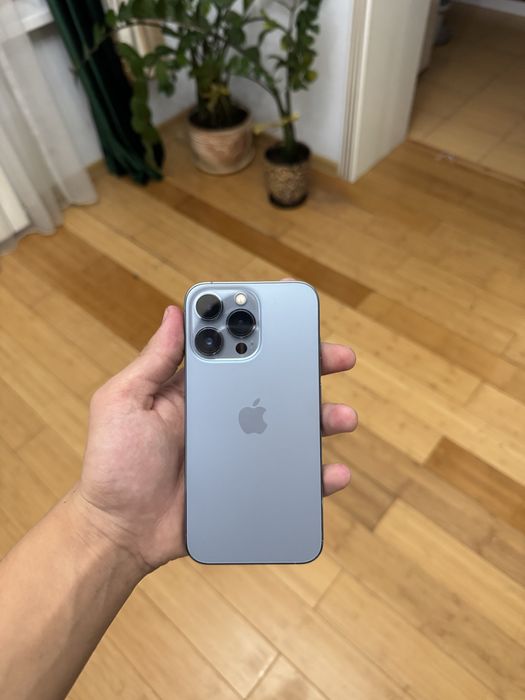 iPhone 13 pro Sierra Blue