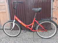 Велосипед красного цвета