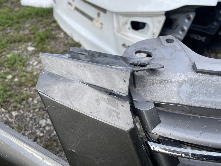 Предна броня Toyota Rav-4 III с Решетка