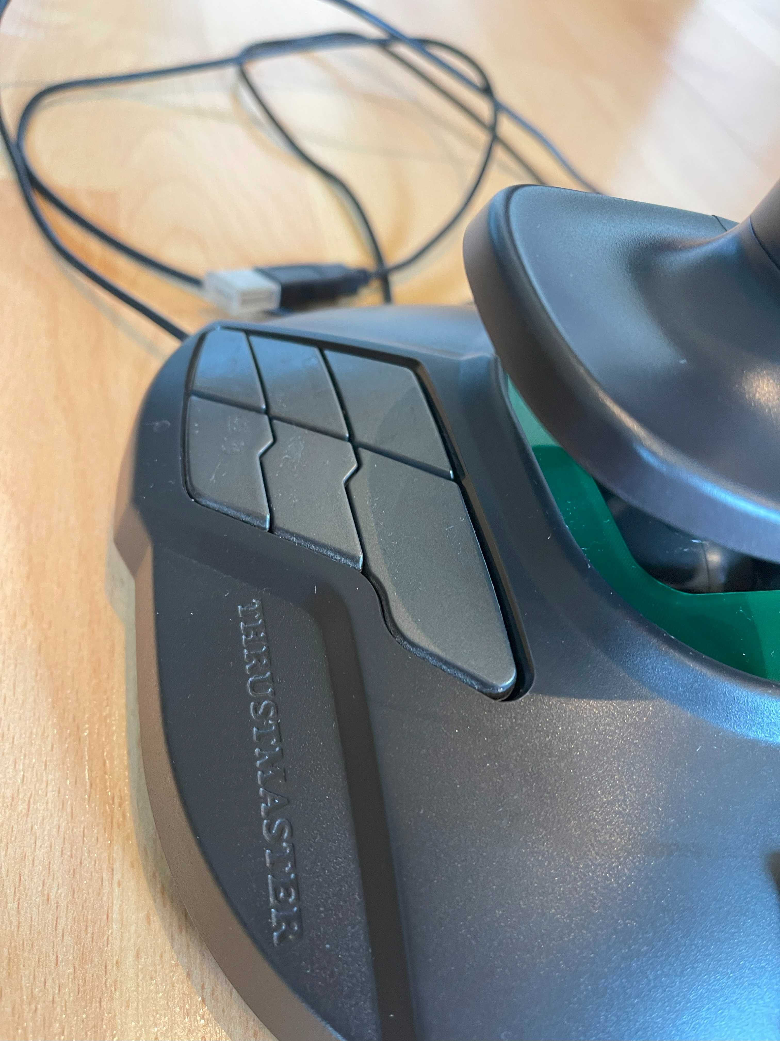 Комплект от Thrustmaster - joystick и gamepad
