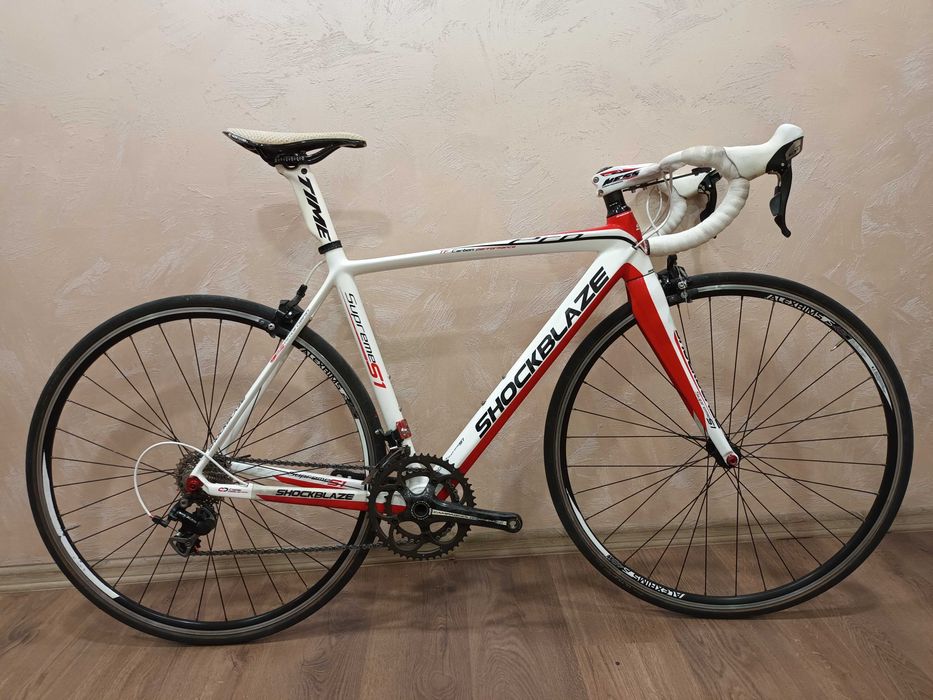 Карбонов шосеен велосипед Shockblaze Supreme S1
