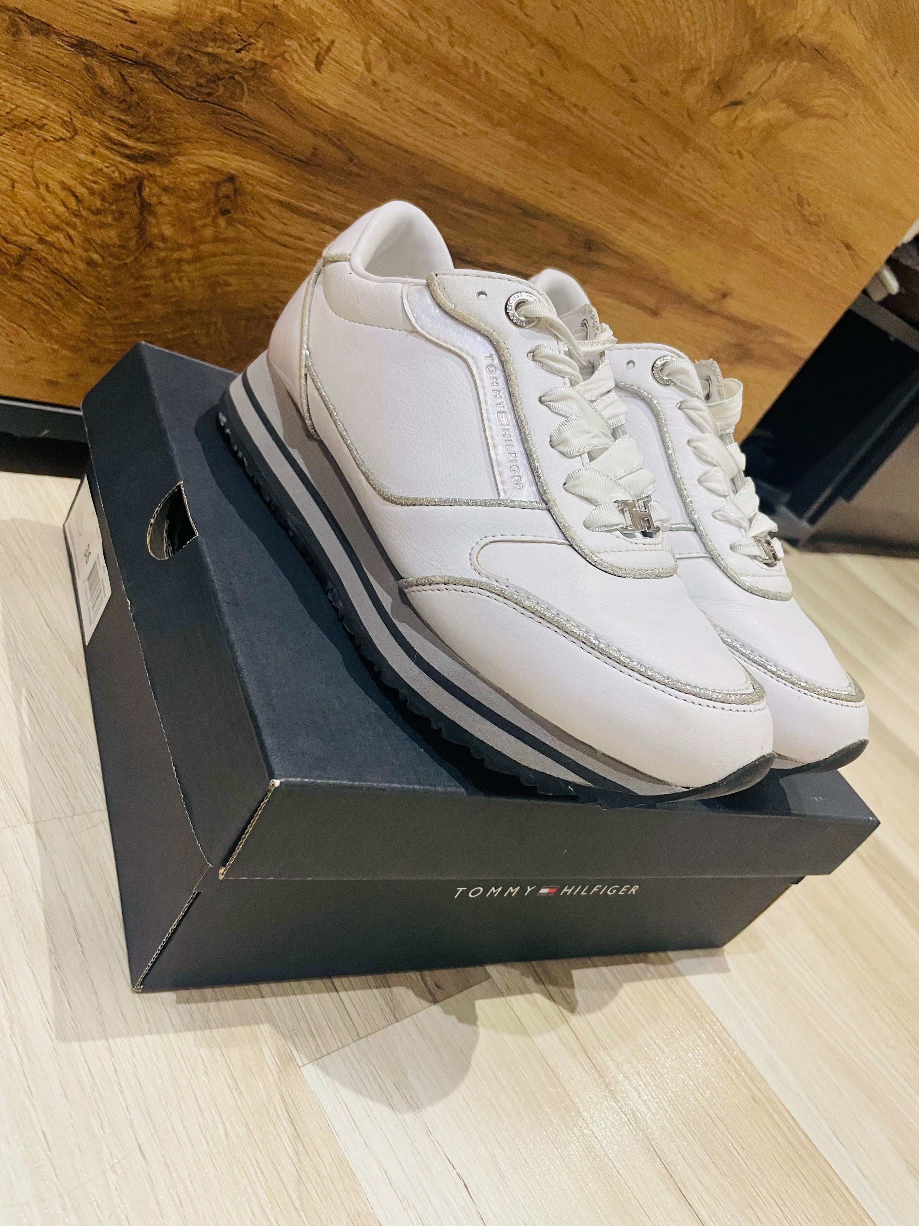 Бели маратонки tommy hilfiger