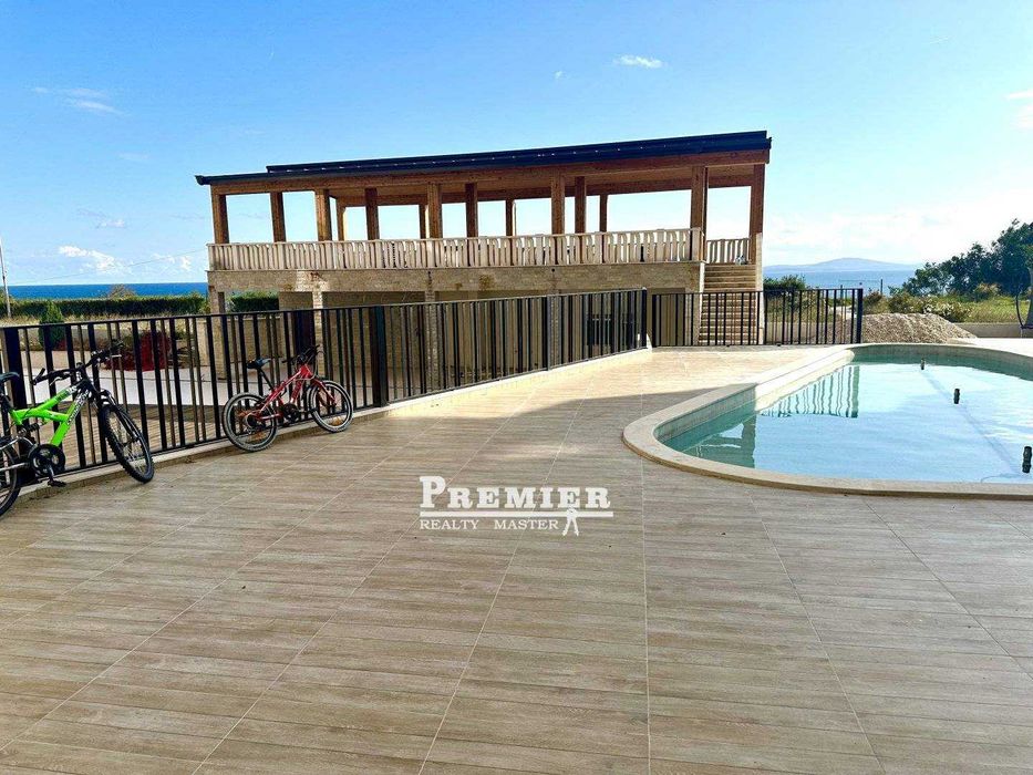 Апартамент на морския бряг в престижния квартал Сарафово