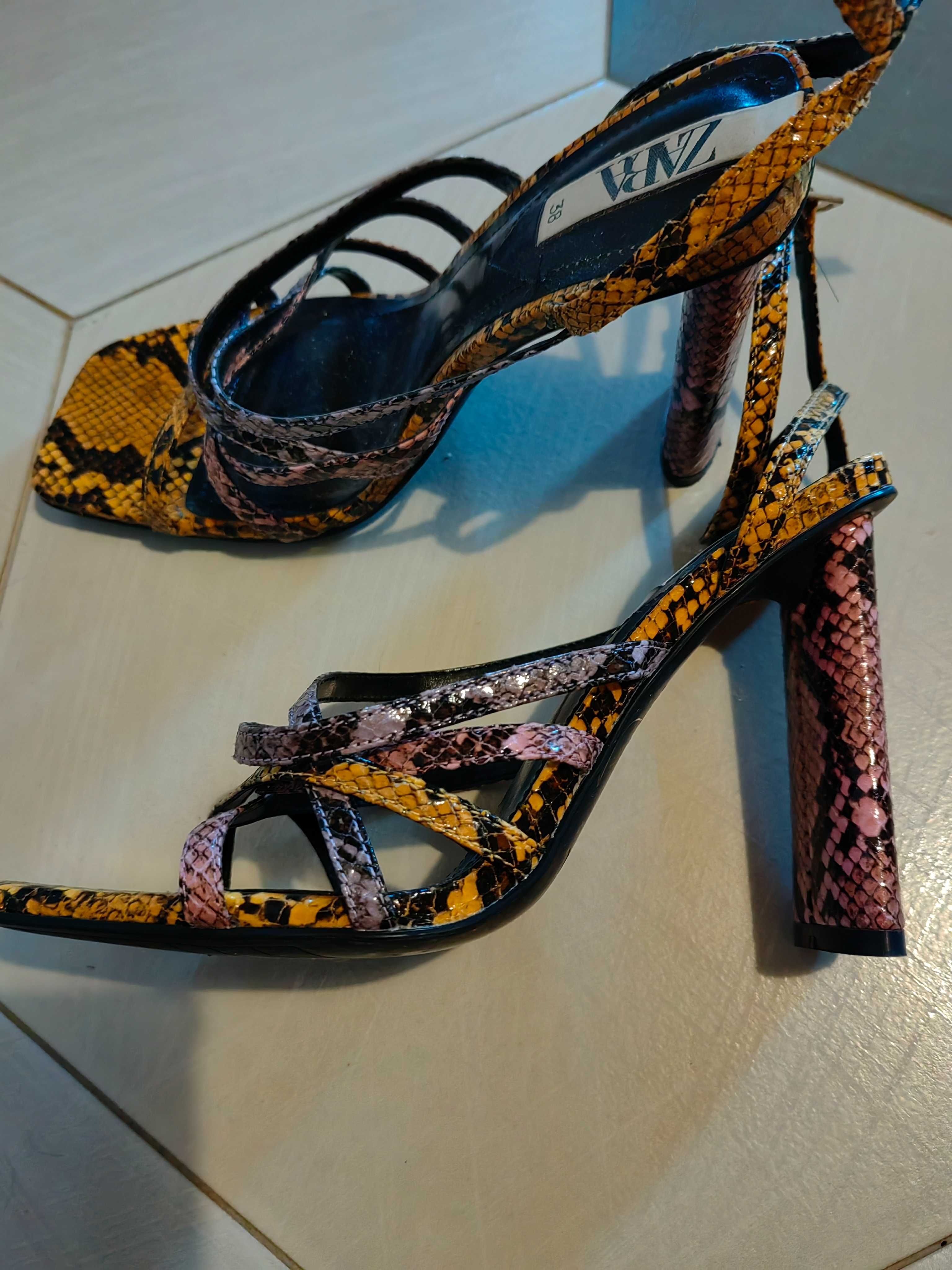 Дамски сандали на ток ZARA