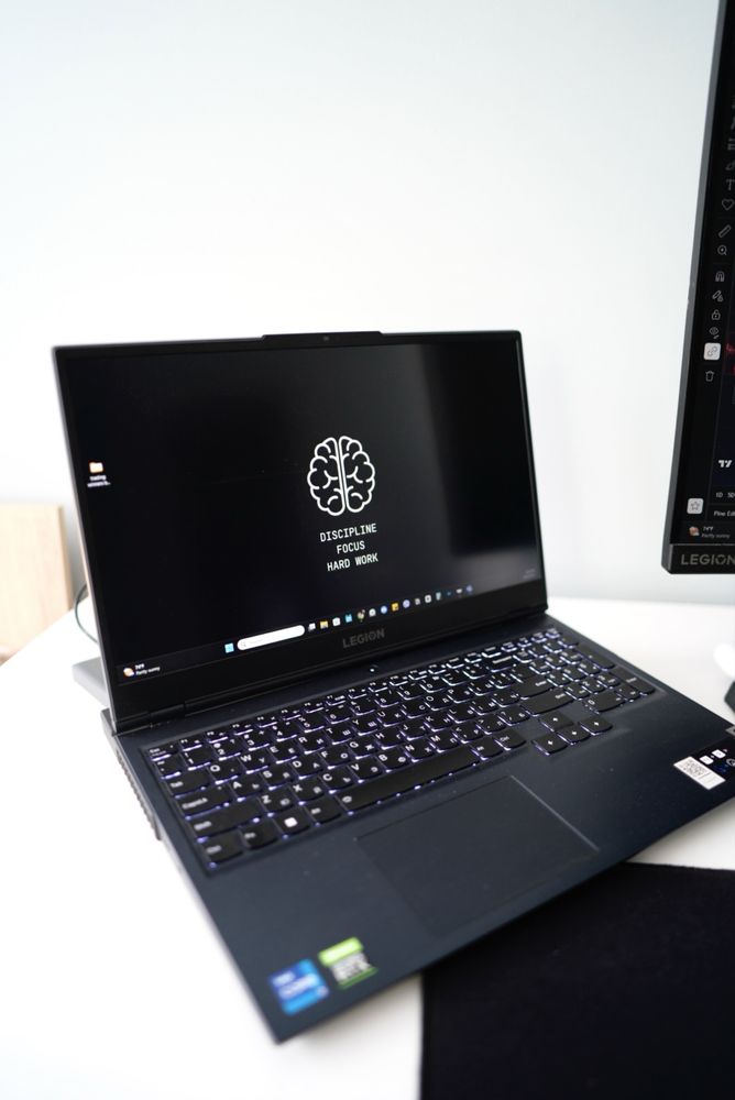 Геймърски лаптоп Lenovo Legion
