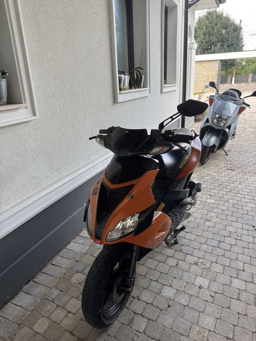 Aprilia SR 50 – Scuter sport 2T, 50cc, stare foarte bună