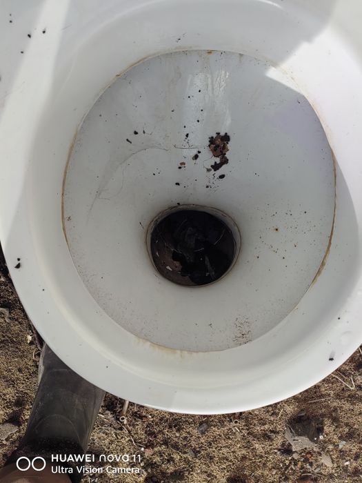 Унитазы фарфор 2 шт