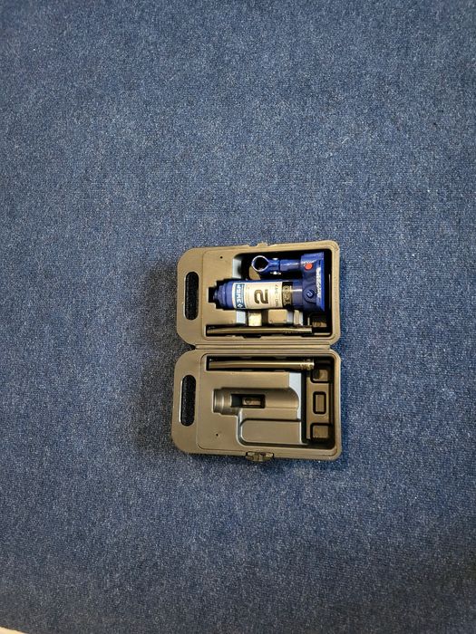 Автомобильный домкрат